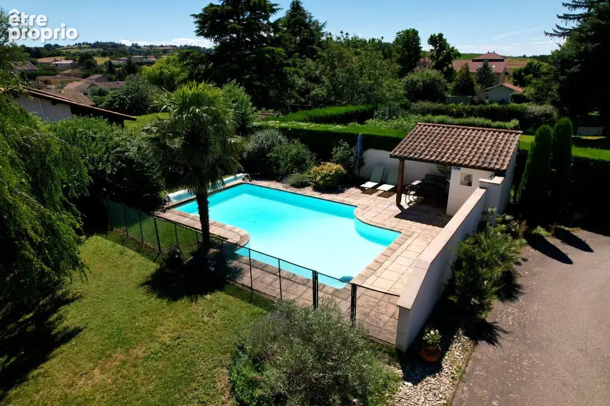 Maison - 3-4 chambres - Cave - Buanderie - Terrasse - Balcon - Jardin - Piscine - Au calme - photo 6