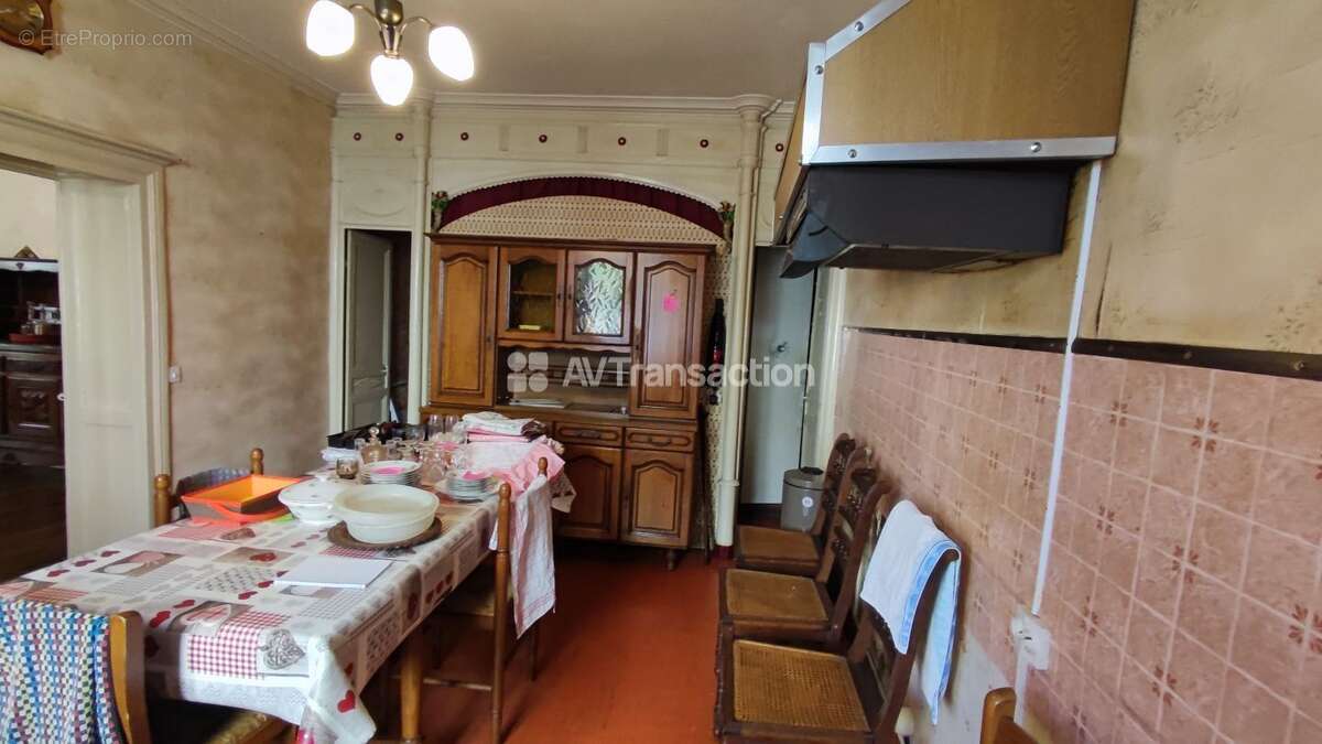 Maison à COMBEAUFONTAINE