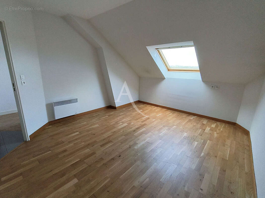 Appartement à COULAINES