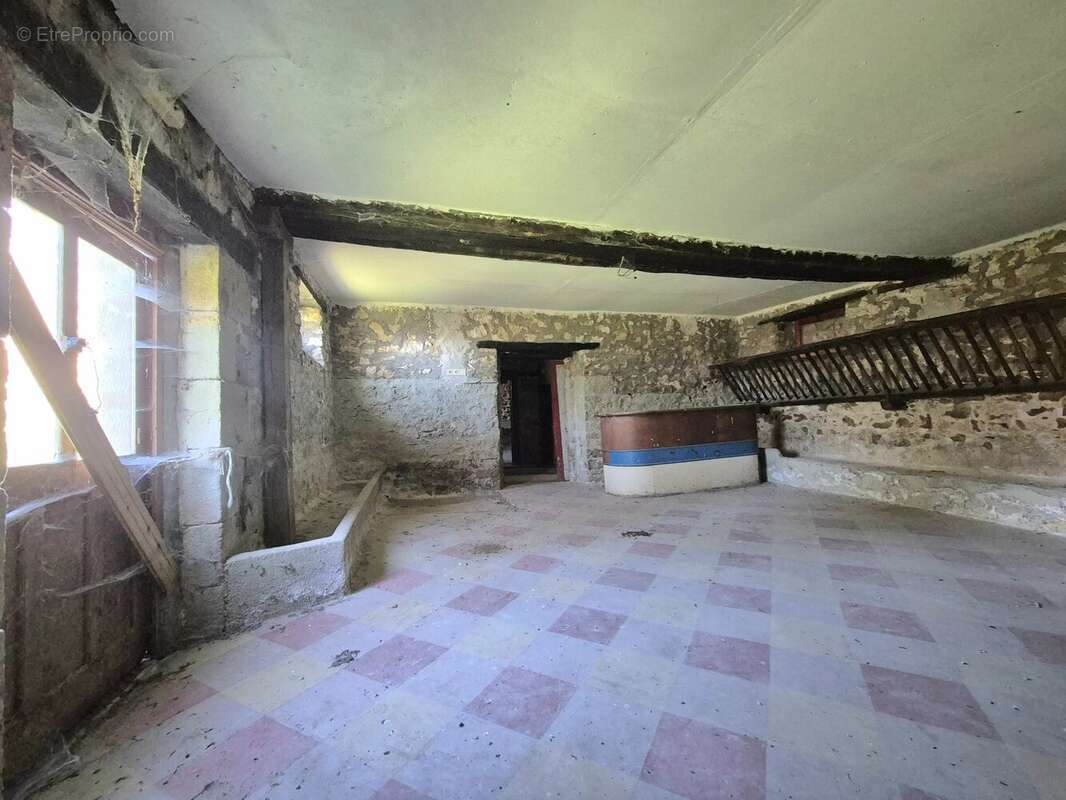 Ruillé le Gravelais - Longère à rénover - photo 3