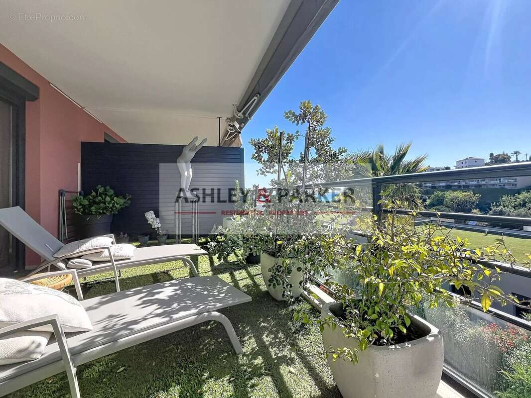 Appartement à SAINT-LAURENT-DU-VAR