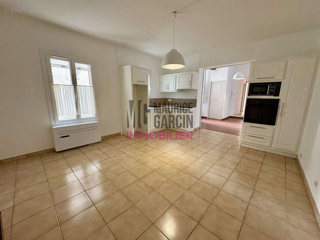 Appartement à PERNES-LES-FONTAINES