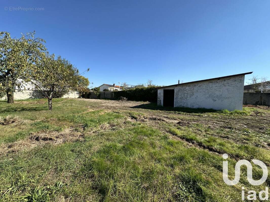 Terrain 643 m² à Ambares-Et-Lagrave  - photo 4