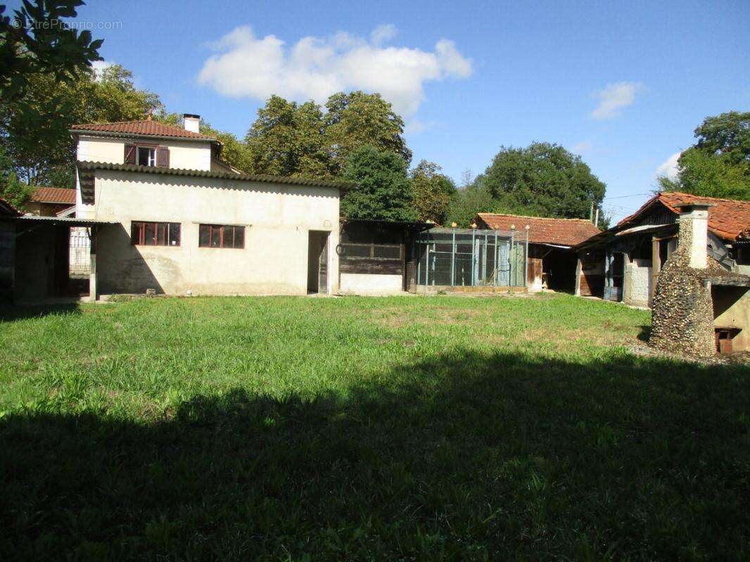 Maison à LARROQUE