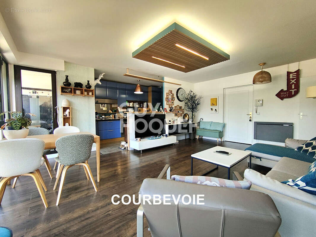 Appartement à COURBEVOIE
