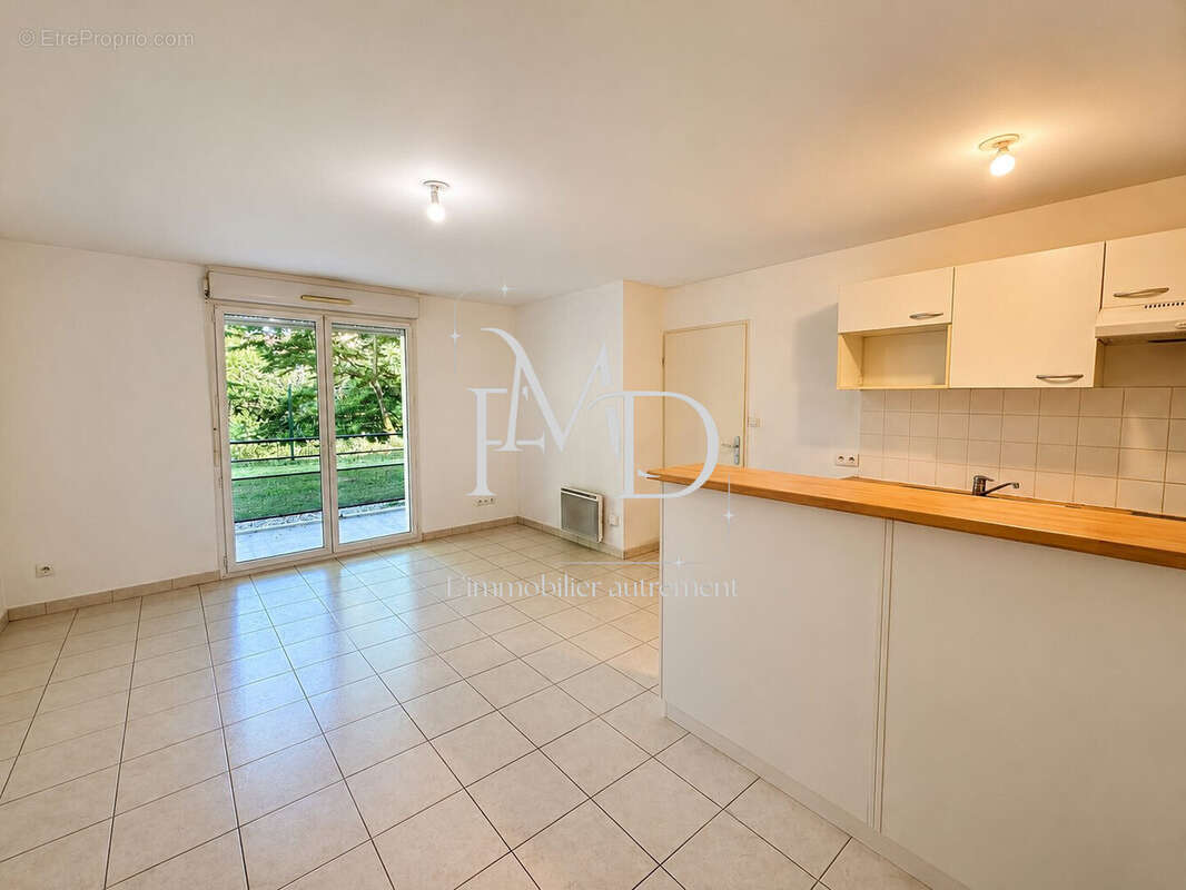 Appartement à CHARMES
