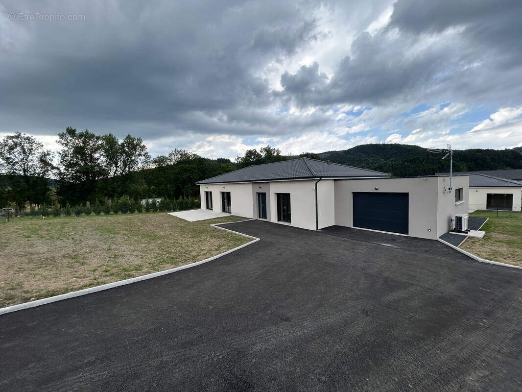 Maison à SAINT-PIERRE-EYNAC