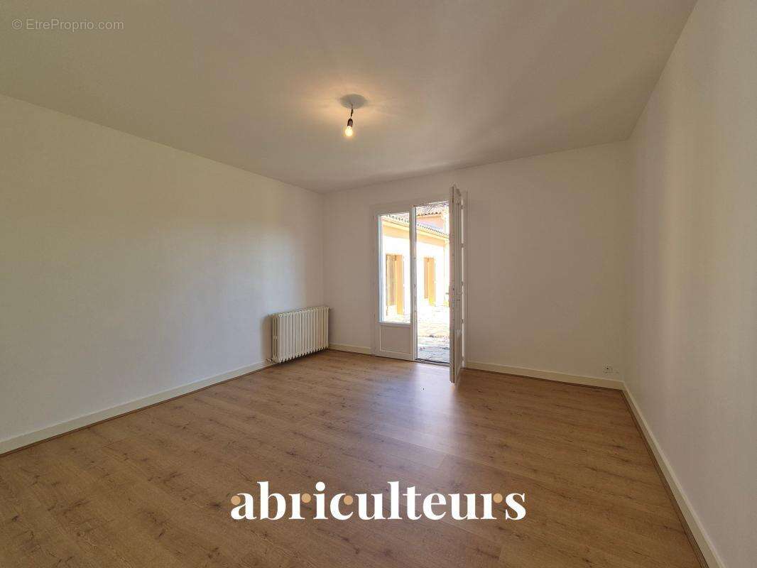 Maison familiale dans un quartier calme à la vente à Cognac (16100) - photo 7