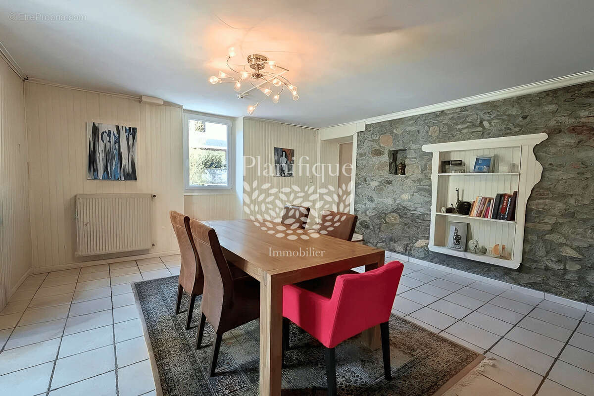 Maison à MONNETIER-MORNEX