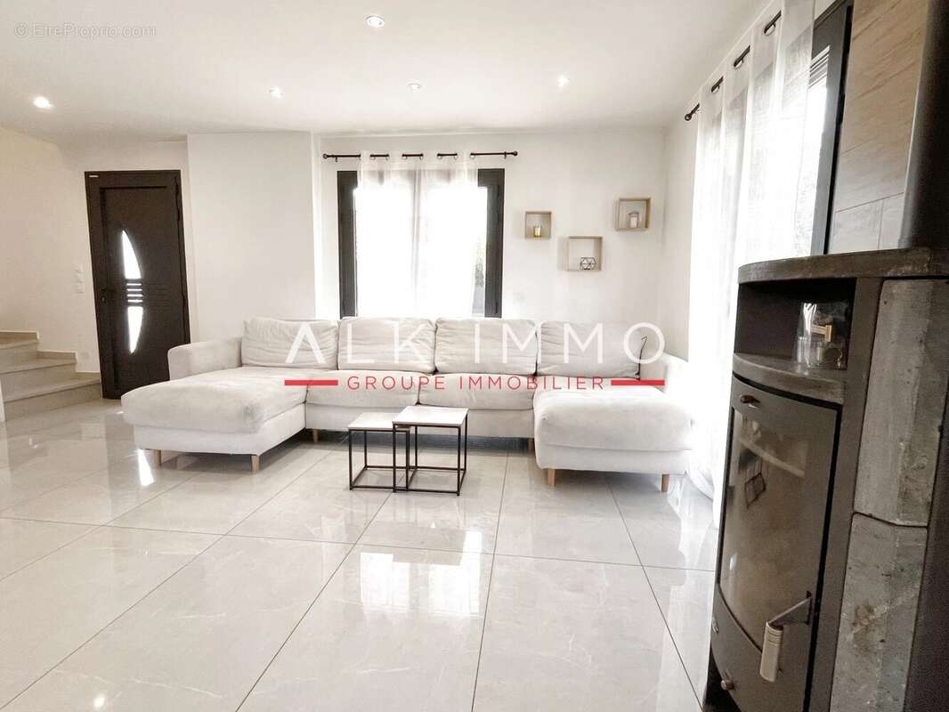 Maison à SAINT-PIERRE-EN-FAUCIGNY