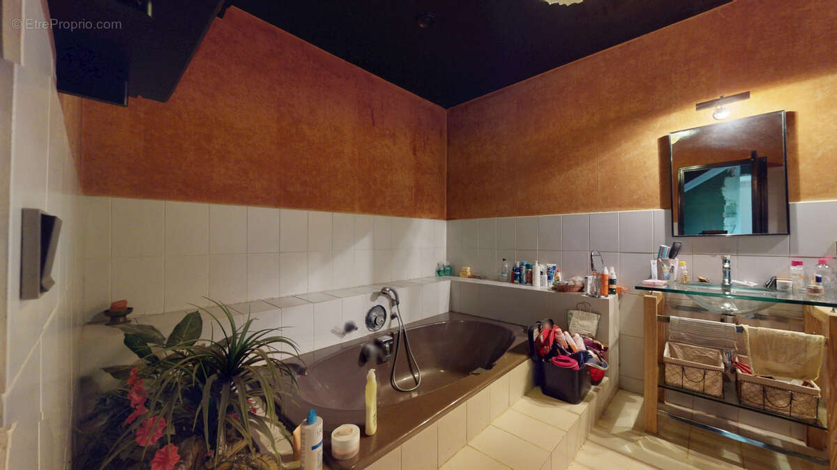 Maison à SERRE-LES-SAPINS