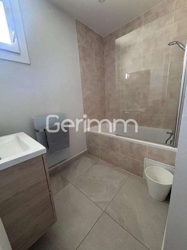 Vente - Appartement - 4 pièces + cuisine - 72 m² - 145 000 € - - photo 5