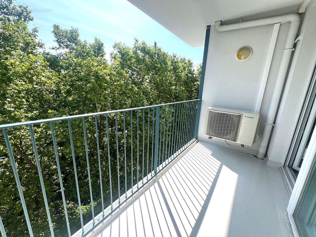 Appartement T3 dernier Etage  avec balcon & parking - photo 3