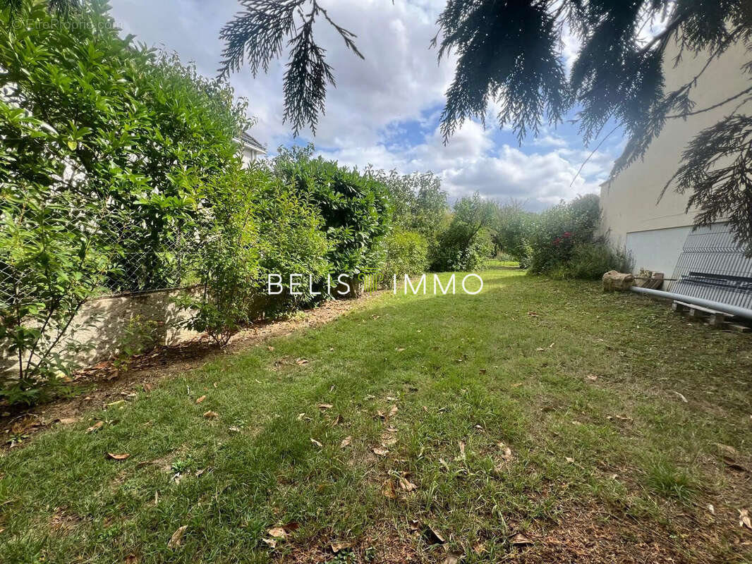 Terrain à BALLAN-MIRE