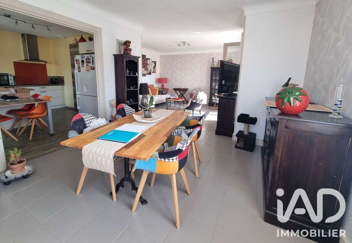 Maison 187 m² à Gennes  - photo 2