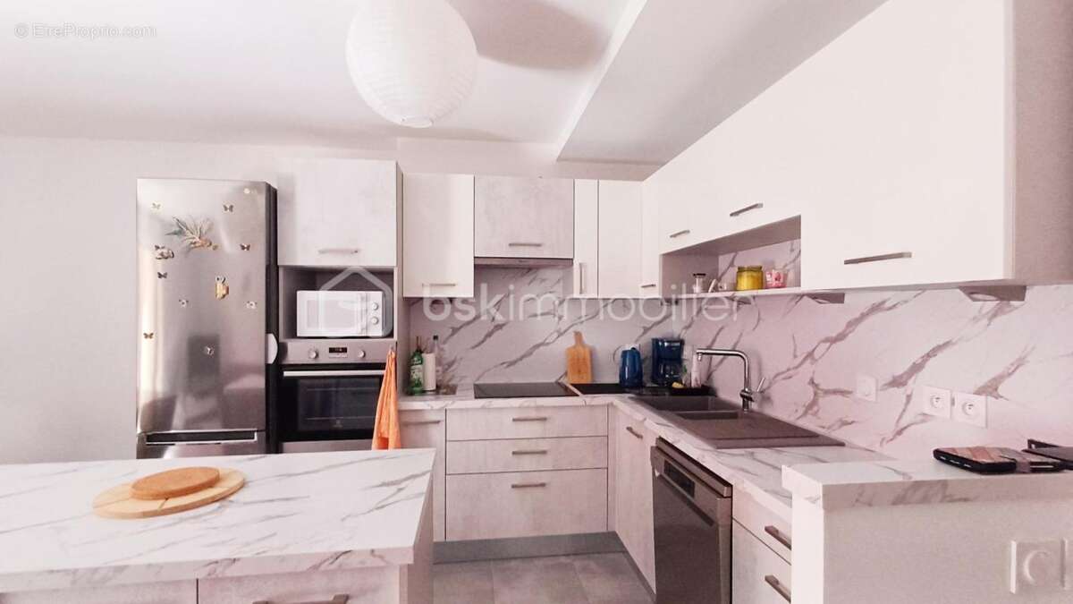 A Vendre - Bel appartement récent 3 pièces en rez-de-chaussée avec un vaste extérieur au calme- parking et cave - photo 2