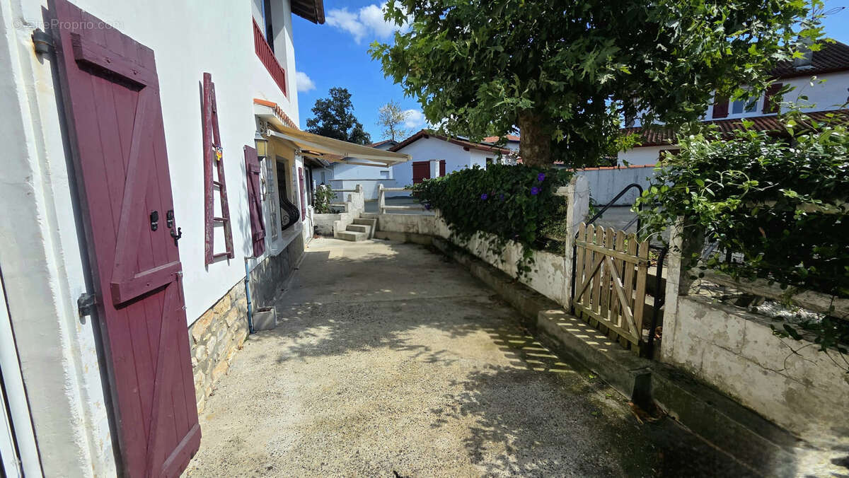 Appartement rdc t2 56m2 carrez + terrasse + parking exterieur - photo 16