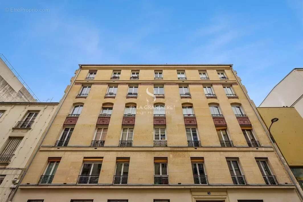 Appartement à PARIS-17E