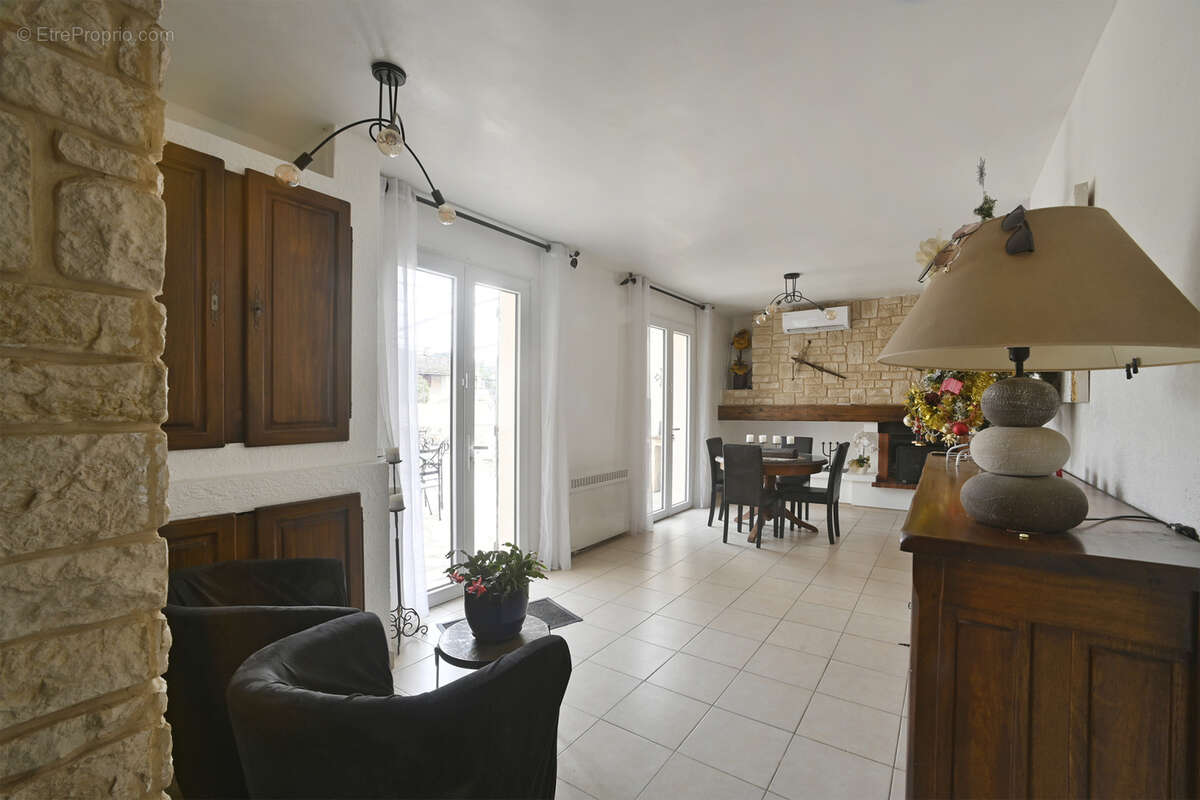 Maison à JONQUIERES-SAINT-VINCENT