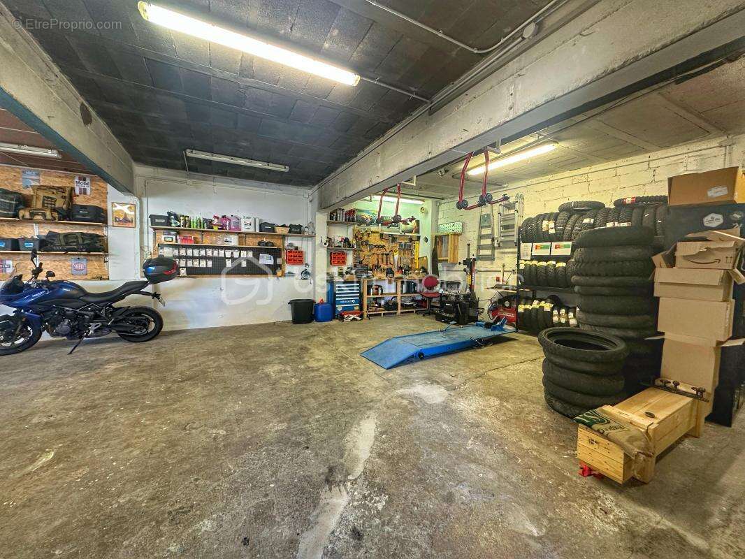 Commerce à AIX-LES-BAINS