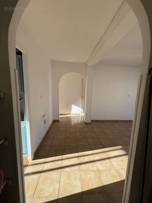 Appartement à MARSEILLE-4E
