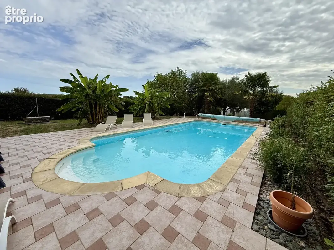 Propriété 8 pièces 135 m2 + Studio de 15 m2 avec Piscine chauffée et grande dépendance sur un terrain de 1200 - photo 11