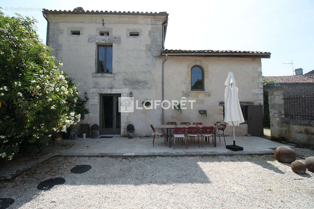 Maison à PAUSSAC-ET-SAINT-VIVIEN