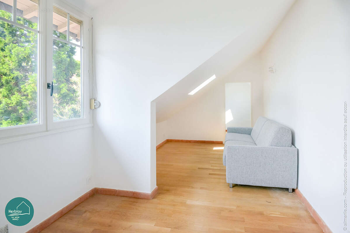 Herblay-sur-Seine Centre-ville Meulière - surface utile de 198 m² - photo 9