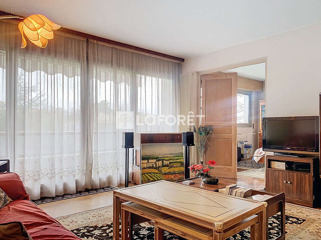 Appartement à L&#039;HAY-LES-ROSES