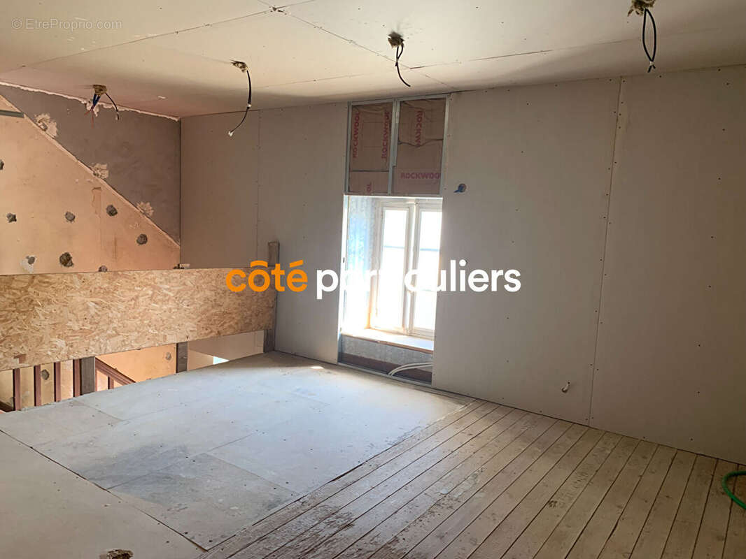 Maison à SAINT-SAUVEUR-LENDELIN