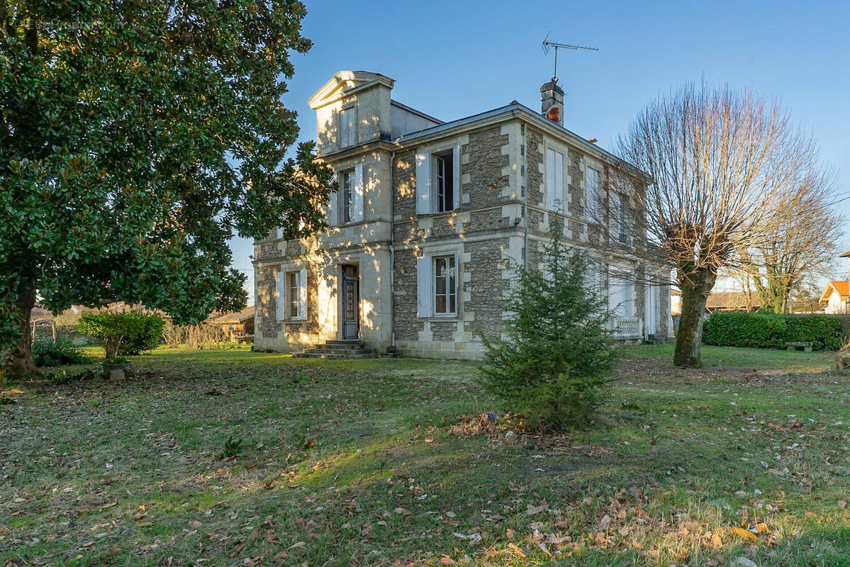 Maison à SALLES