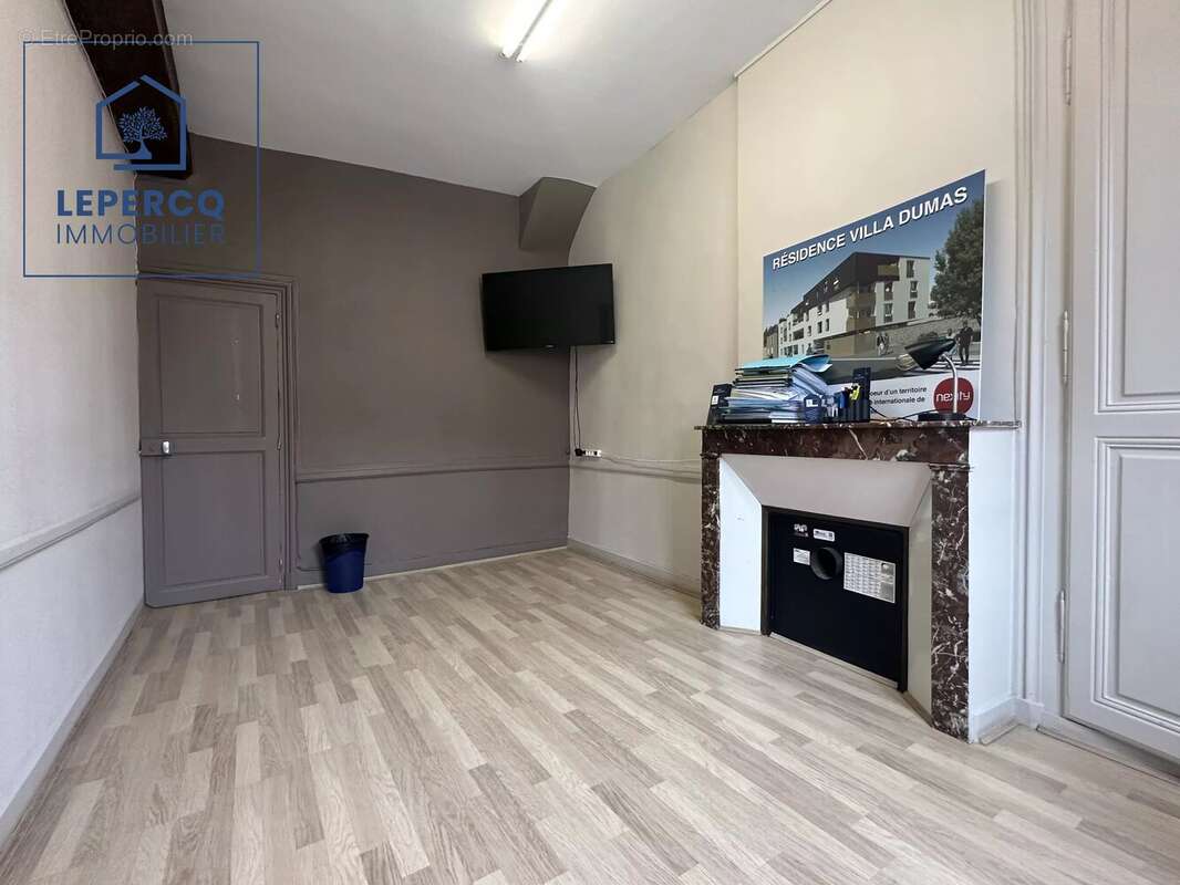 LOCAL rénové  - 163 m2 - Villers-Cotterêts - Vitrine sur rue ! - photo 11
