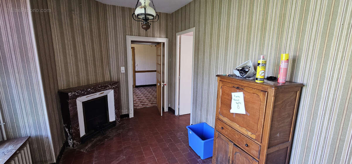 Maison à COURCELLES