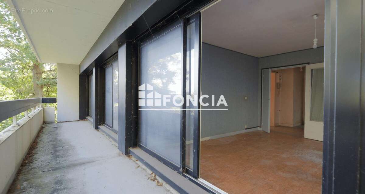 Appartement à LE COUDRAY-MONTCEAUX