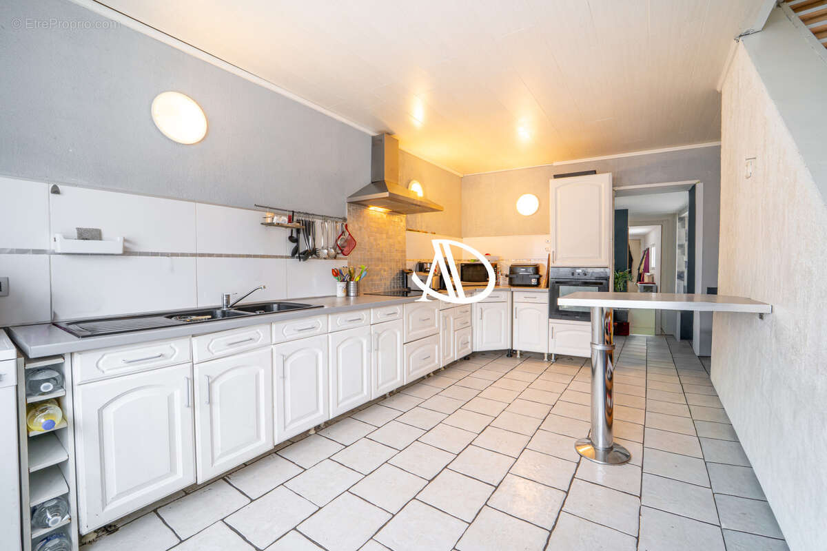 Maison familiale 5 chambres + bureau+ jardin+ cave - photo 3