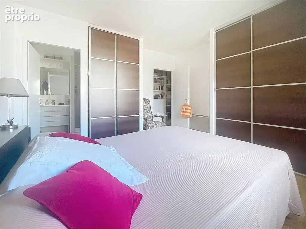 CENTRE VILLE, quartier SAINT AUBIN, bel appartement de 112.57m2 avec grande TERRASSE et GARAGE - photo 9