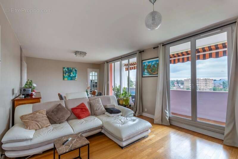 Appartement à SAINTE-FOY-LES-LYON