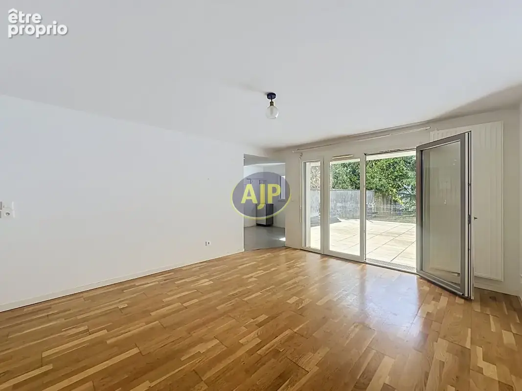 T3 récent avec terrasse - photo 2