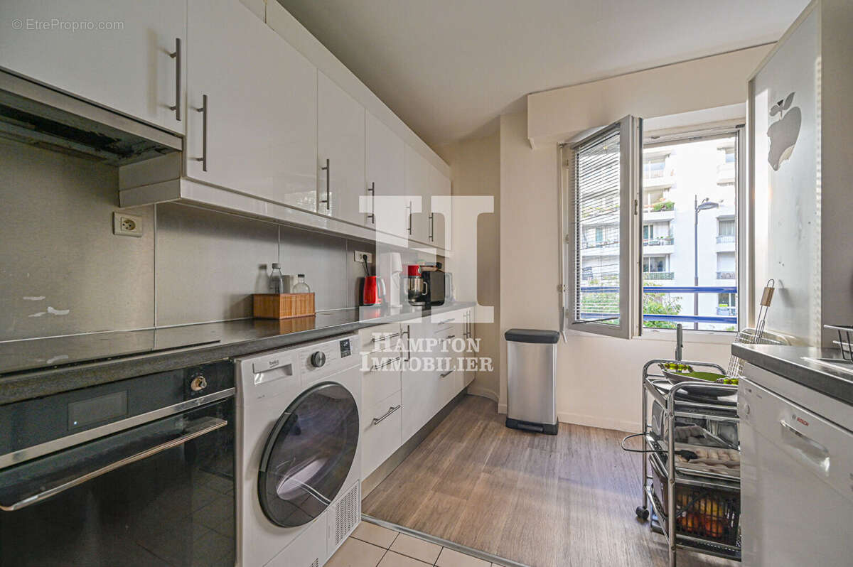 M° Colonel Fabien /  Rue des Chaufourniers. Un appartement de 4 pièces avec 2 balcons - photo 4