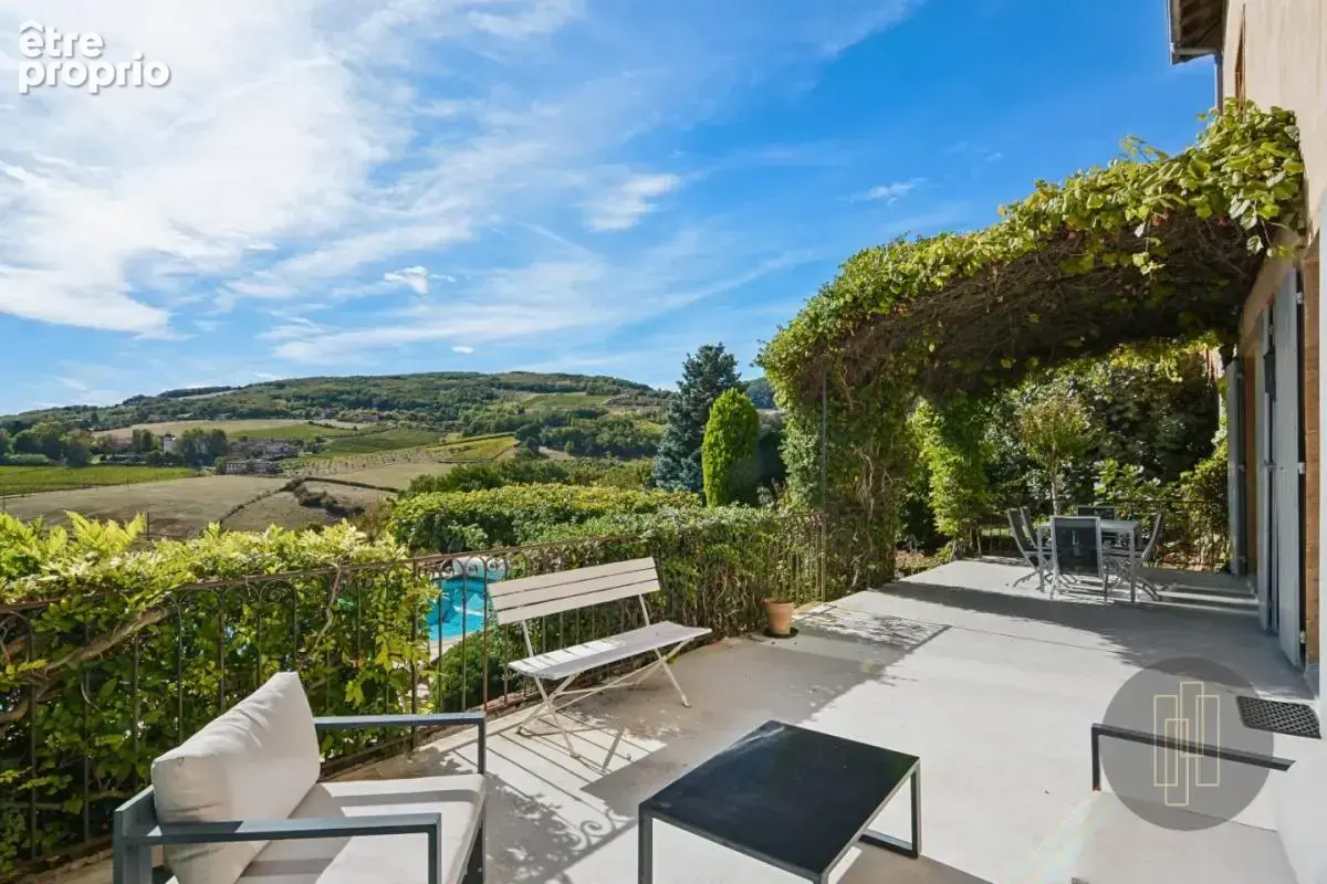PIERRES DORÉES  Demeure de caractère du XVIIe siècle – 362 m² habitables, piscine et vue sur les vignes du Beaujolais - photo 13