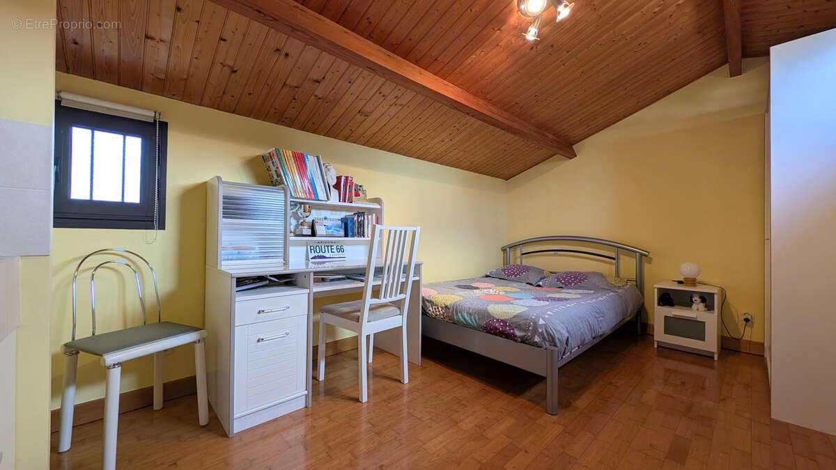 Maison à LES LANDES-GENUSSON