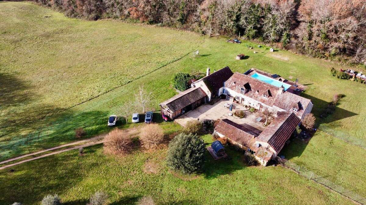 Maison à SAINTE-ALVERE