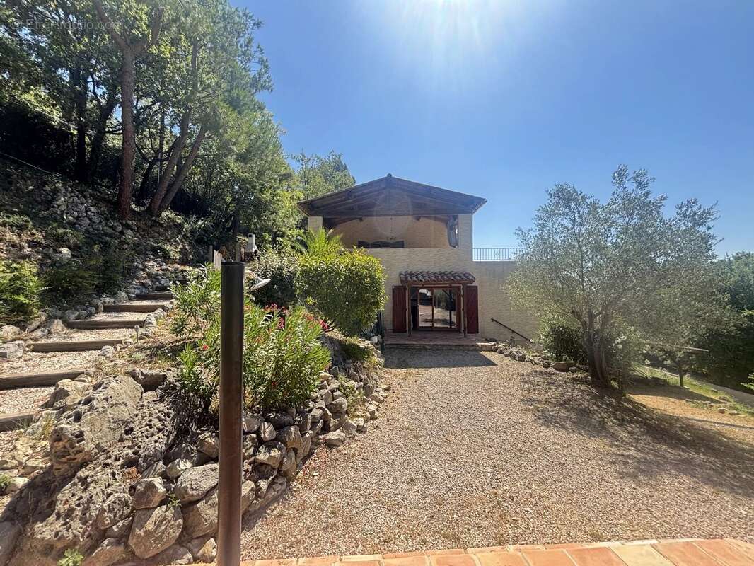 Grande maison en bordure dû village - photo 2