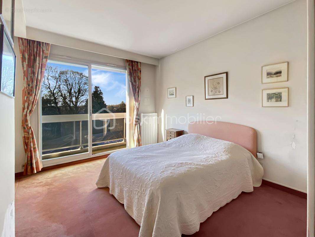 Appartement à VILLE-D'AVRAY