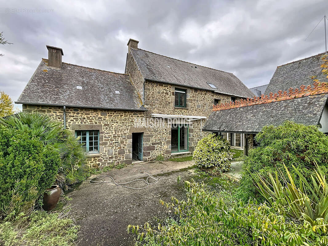 Maison en pierre avec jardin clos - Bourg de Lourmais - photo 17