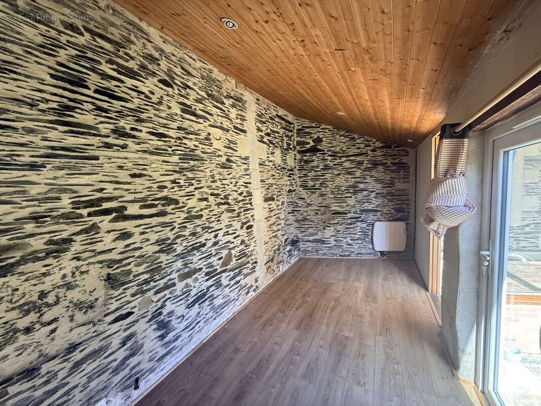 Maison à SAINT-BARTHELEMY-D'ANJOU