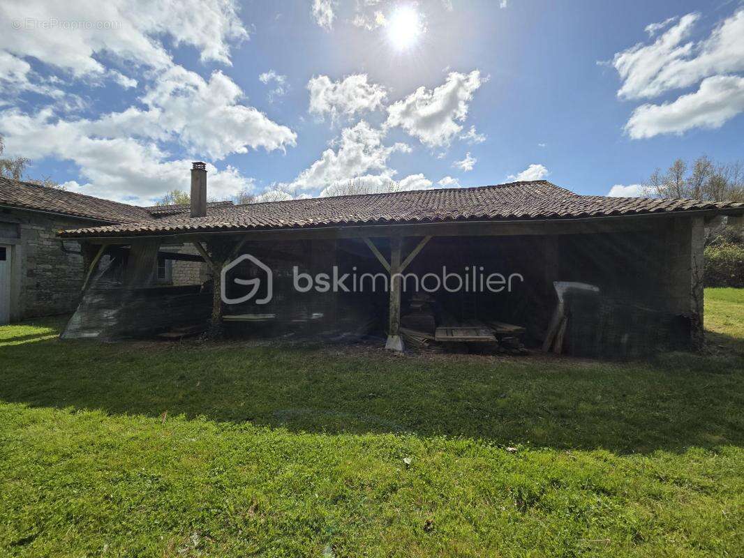 Ensemble immobilier à fort potentiel – calme, verdure et multiples dépendances - photo 26