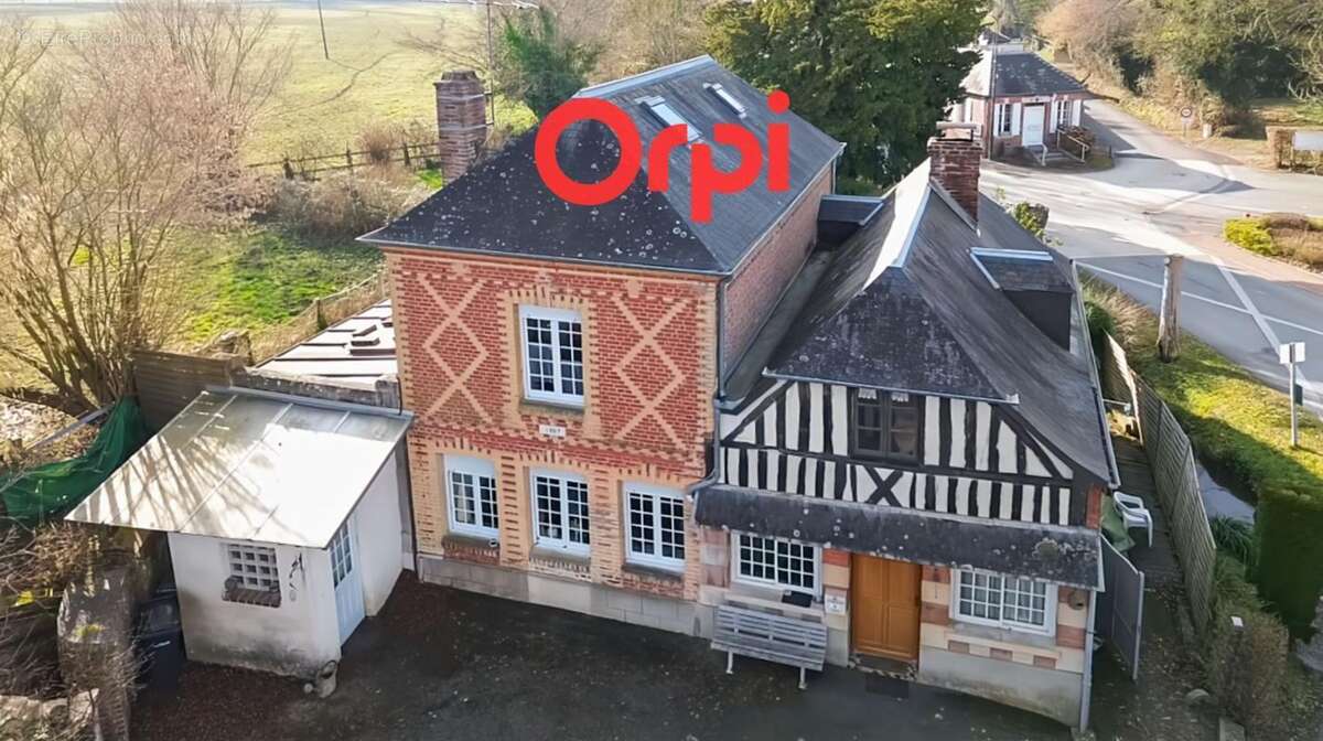 Maison à SAINT-ETIENNE-LA-THILLAYE