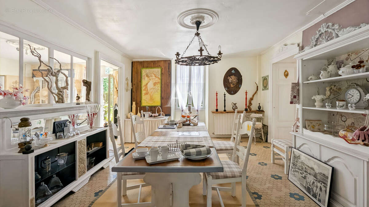 Exceptionnelle propriété de caractère avec gîte et dépendances - photo 3