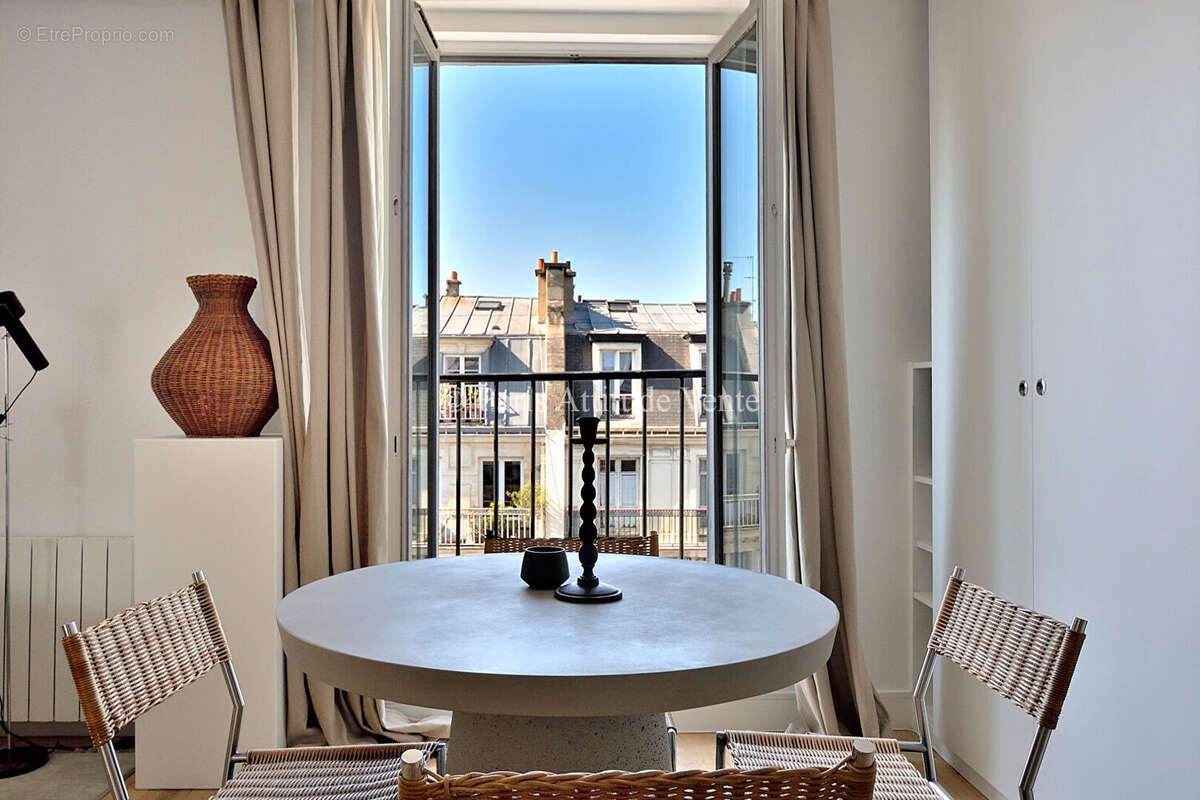 Appartement à PARIS-3E